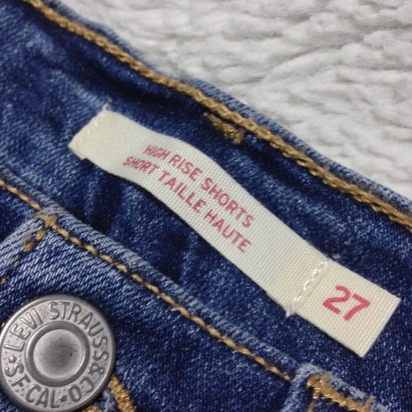 Levi's | High Rise Jean Shorts | Size 27 - Picture 4 of 6